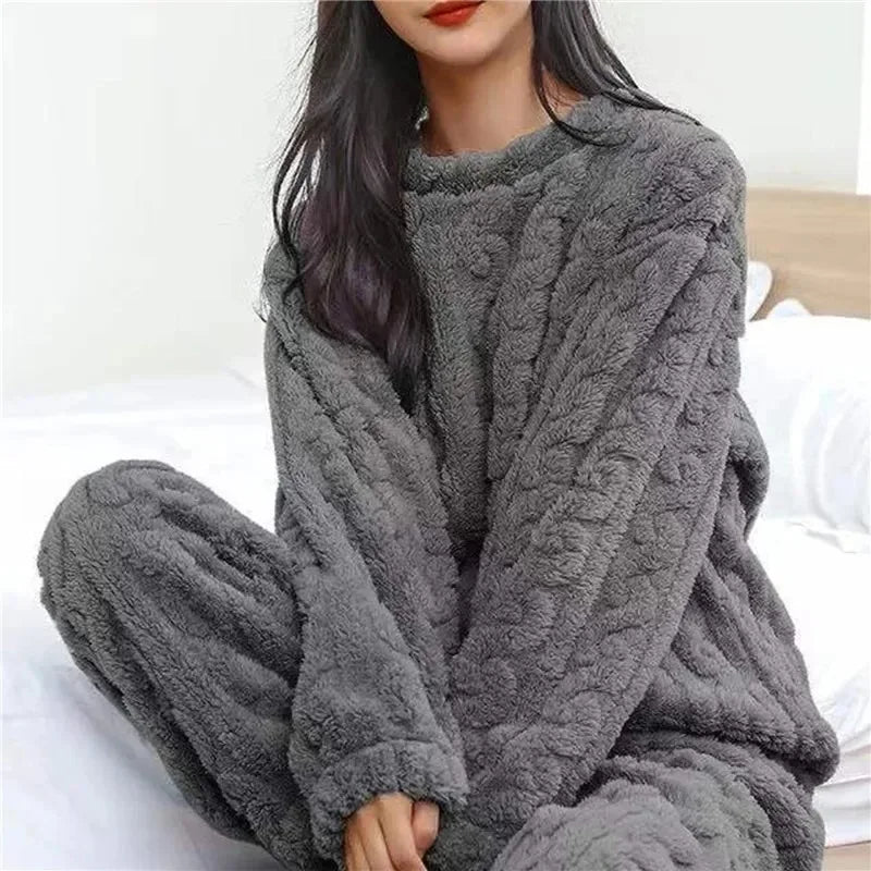 Women’s Winter Pajama Set Soft Warm Thickened Fleece Long Sleeve Homewear Sleepwear Suitable for Indoor Outdoor Use